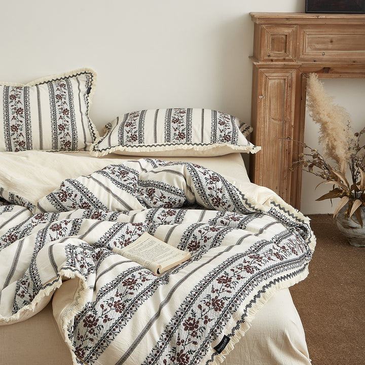 Striped bedding set