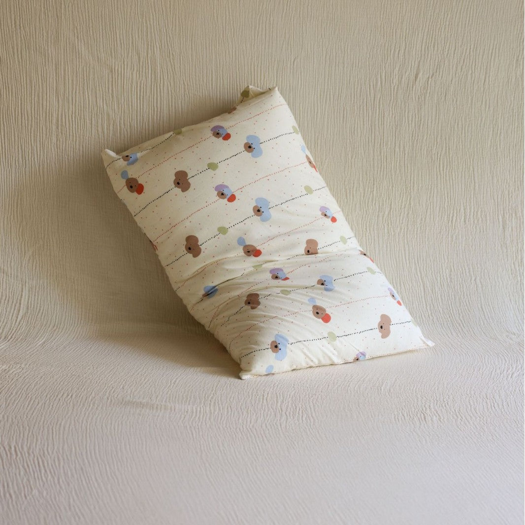 Children's pillowcase made of cotton percale with cute bear print