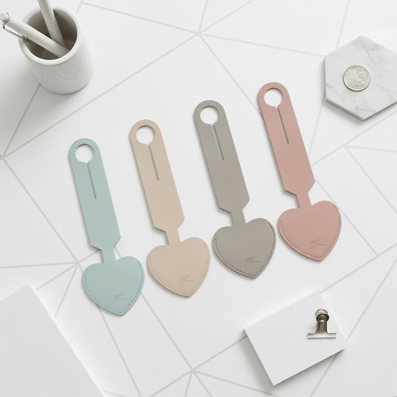 heart-shaped leather luggage tag with adjustable loop Kalsten