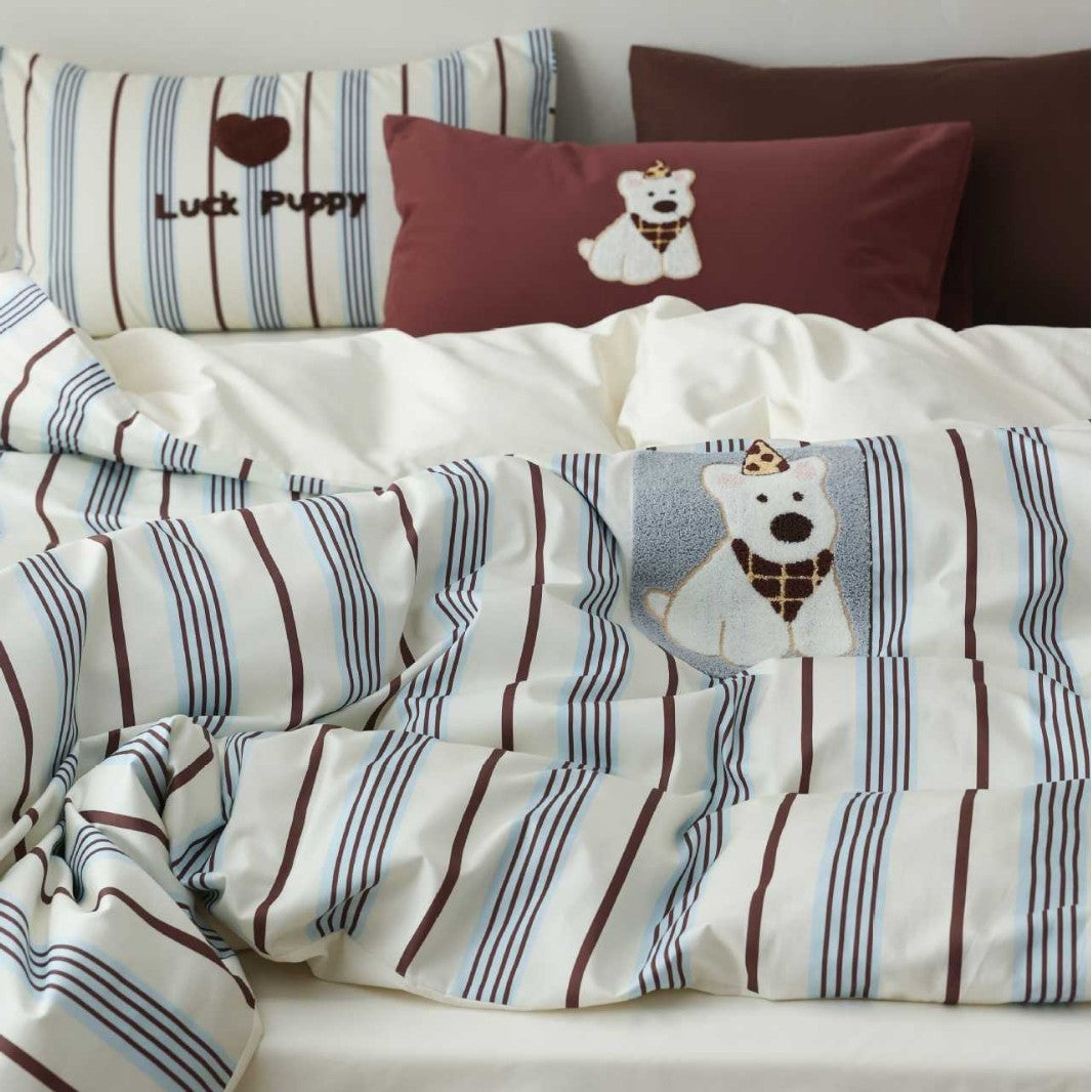 Bedding set made of cotton satin with embroidered cherry motifs