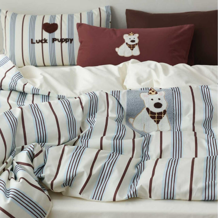 Bedding set made of cotton satin with embroidered cherry motifs