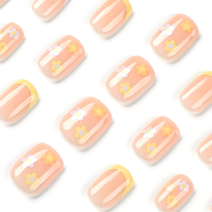 Artful Nail Art with Floral Motif Kalsten
