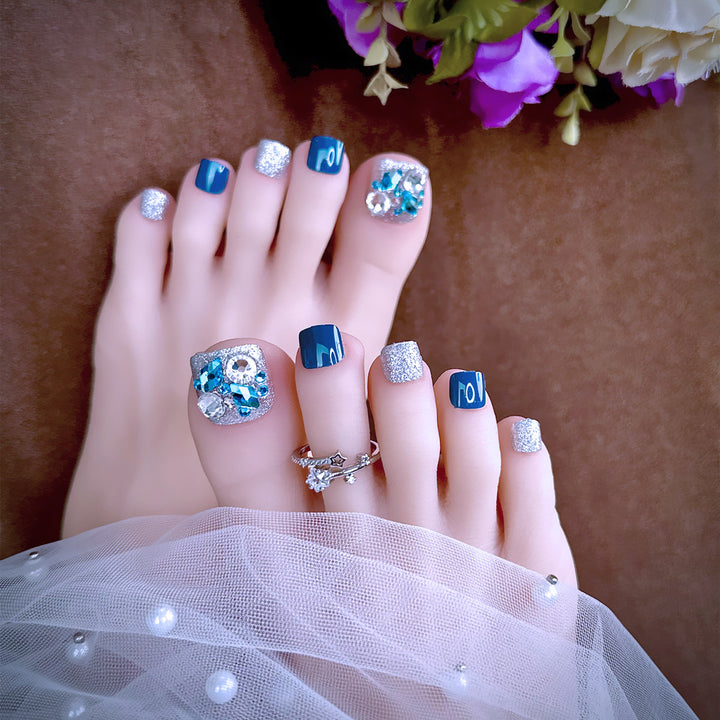 Exclusive toenail art with glitter and gemstones Kalsten