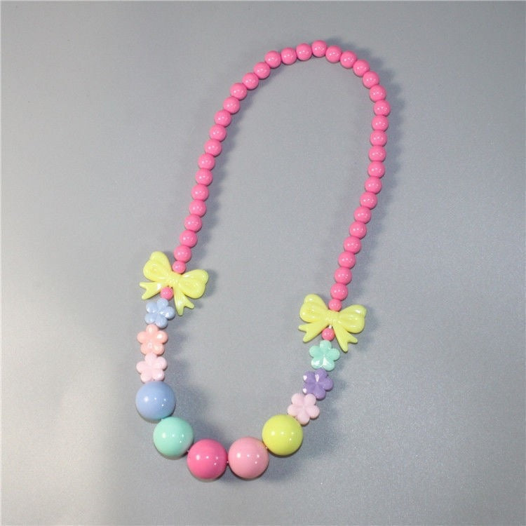 Colorful pearl necklace with floral elements Kalsten