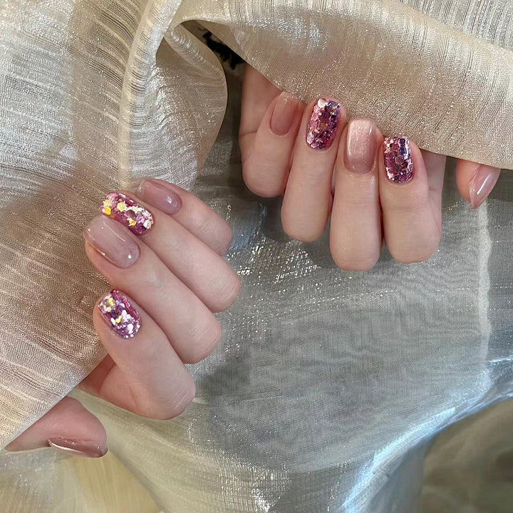 Artificial nail art with glitter and glamour effects Kalsten