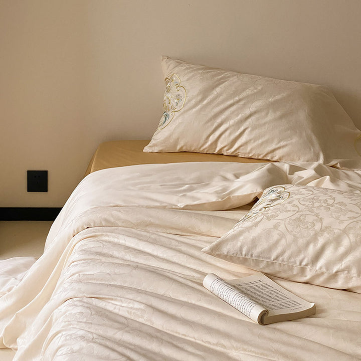 Luxurious jacquard bedding set made of cotton satin with comforter and embroidered pillowcases