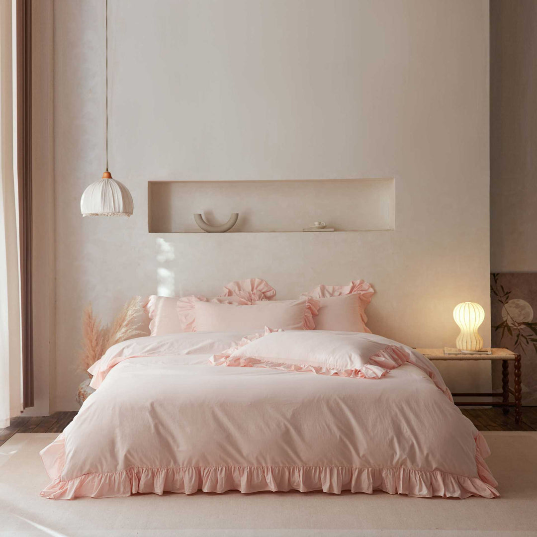 Luxurious bedding set with ruffle hem and soft cotton touch