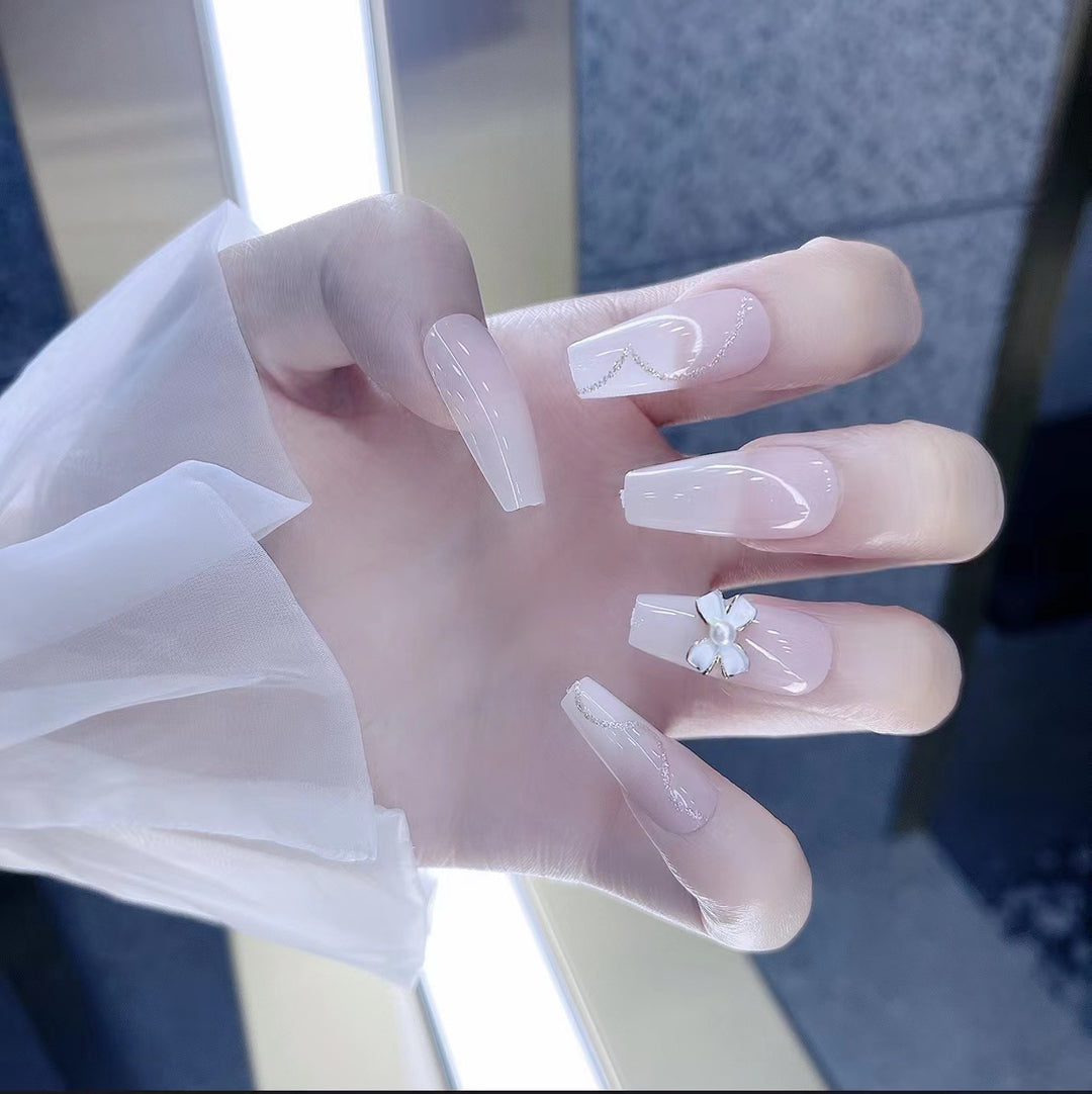 Artistic Press-On Nail Design Kalsten