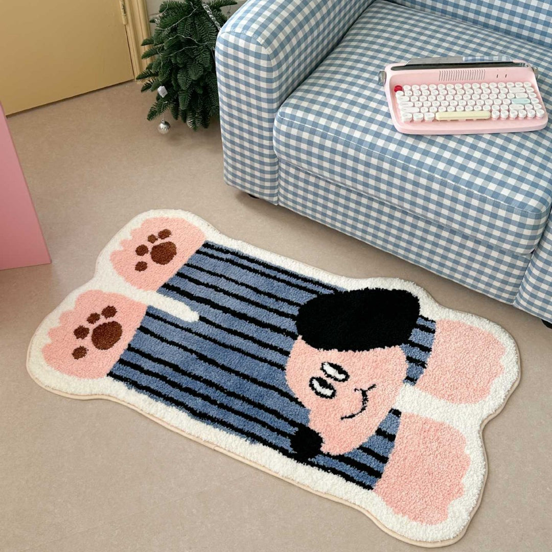 Children's room rug bear shape made of soft chenille with non-slip underside