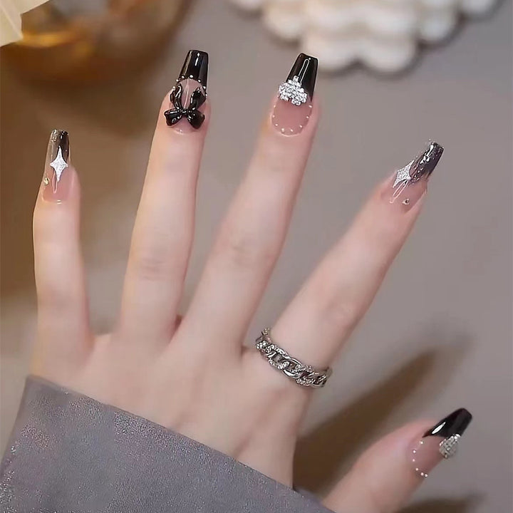 Stylish Press-On Nail Art Set with Elegant Accents