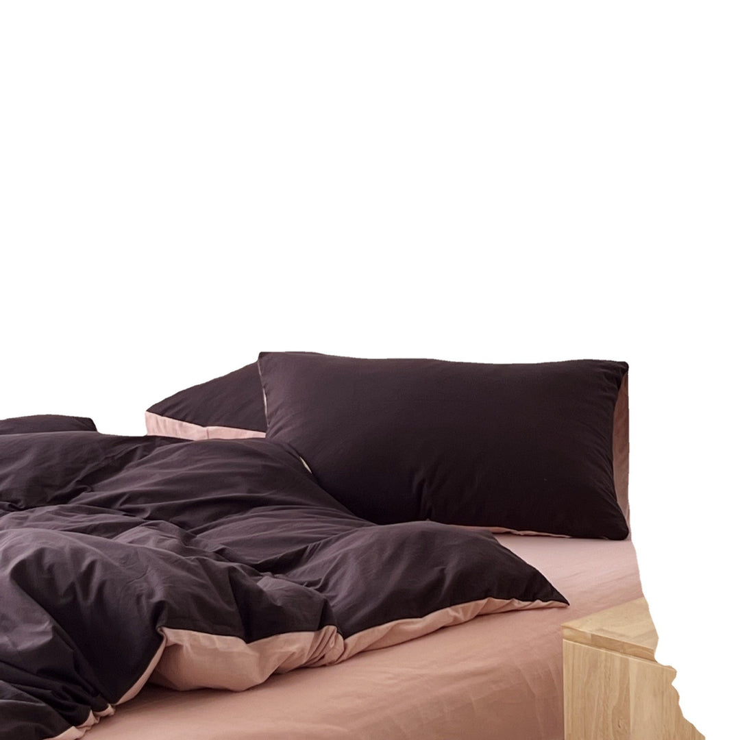 Modern bedding set with reversible duvet cover, fitted sheet and pillowcase made of breathable cotton percale