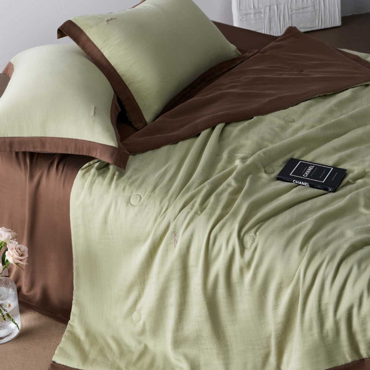 Luxurious linen-cotton bed set with quilted blanket and pillowcases