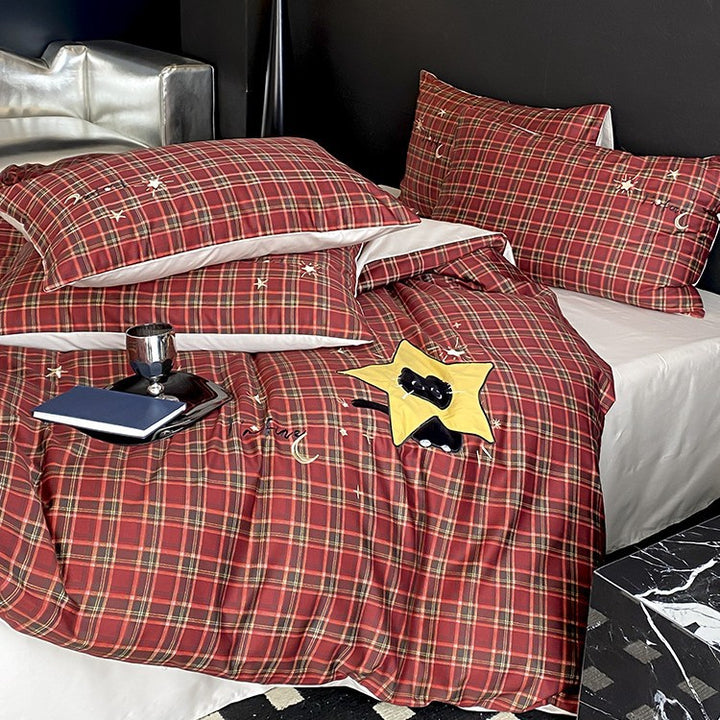 Checked cotton percale bedding set with tartan-applied bear relief