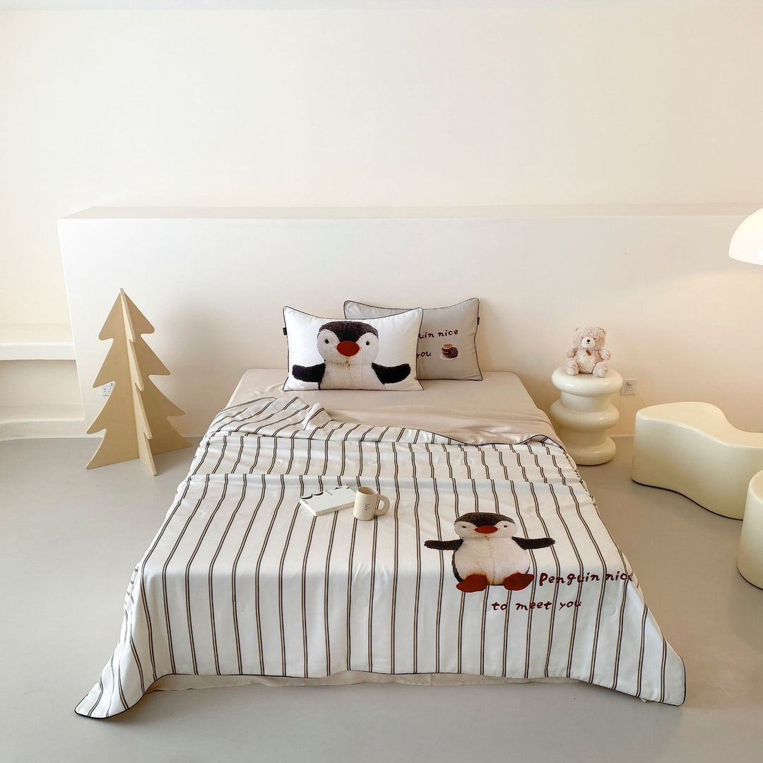 Children's bedding set made of cotton satin with striped pattern and appliquéd penguin motif