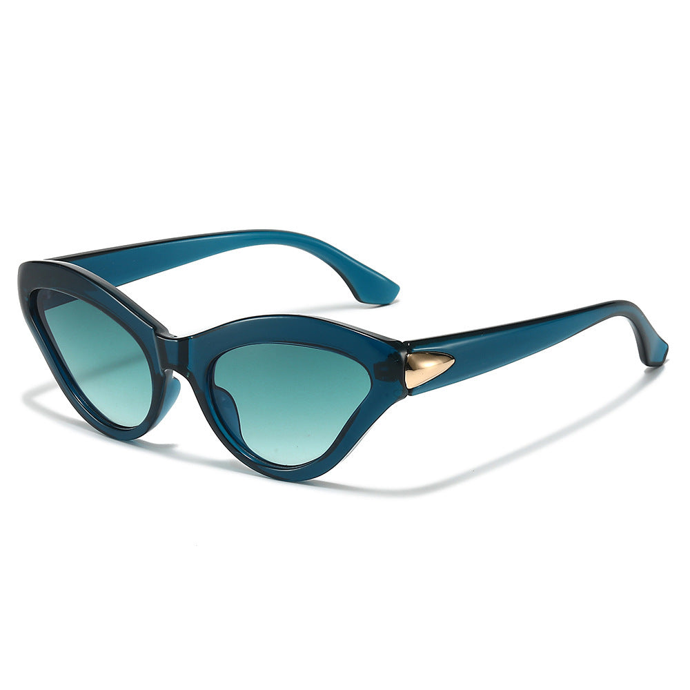Vintage Cat-Eye Sunglasses with Luxurious Detailing Kalsten