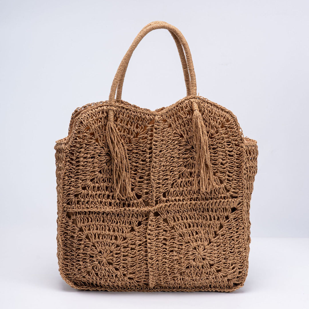 Spacious handbag made of braided natural material with fringes Kalsten