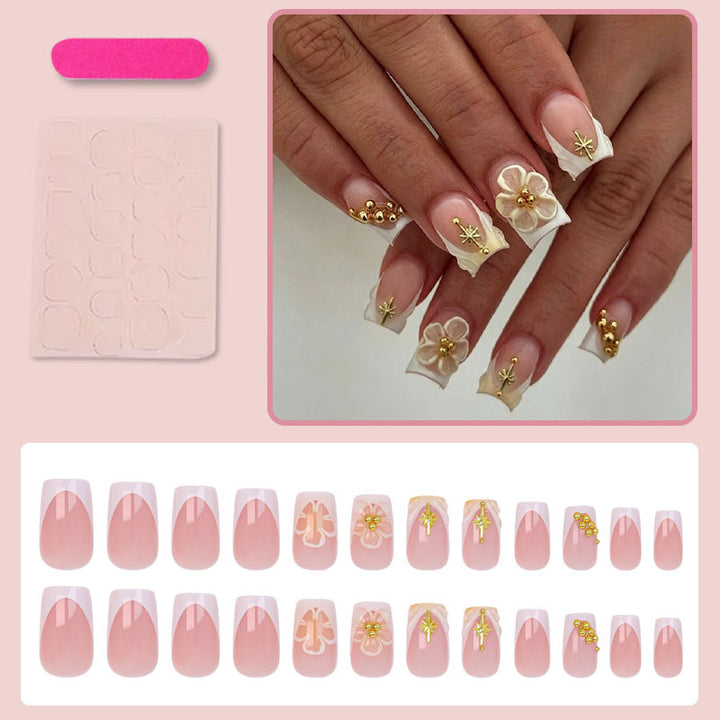 Nail set with delicate flower and gold embellishments Kalsten