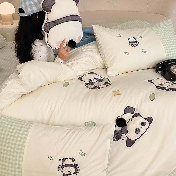 Bedding set made of cotton satin with embroidered panda motifs and checkered reversible option