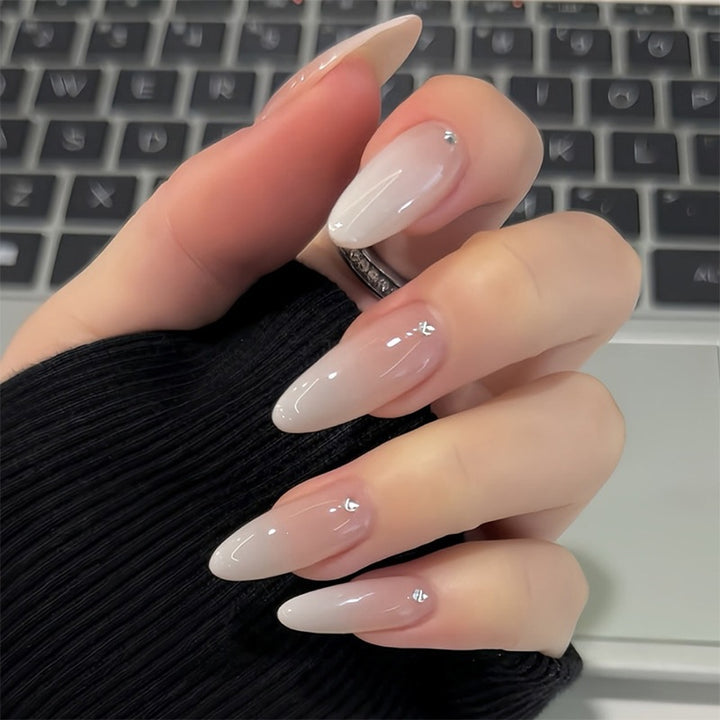 Artificial press-on nails with glamorous rhinestone details Kalsten