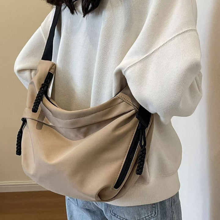 Practical shoulder bag with innovative carrying system Kalsten
