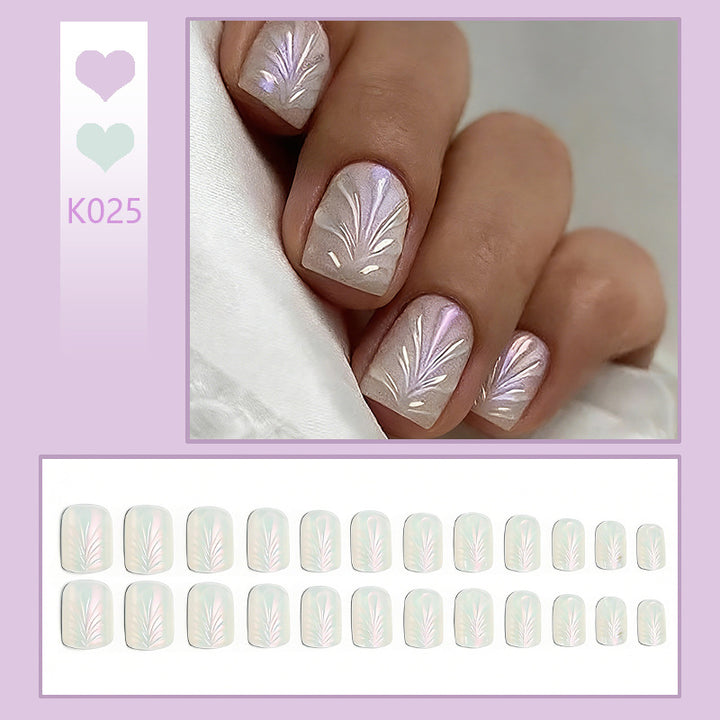 Luxurious nail art with shimmering design Kalsten