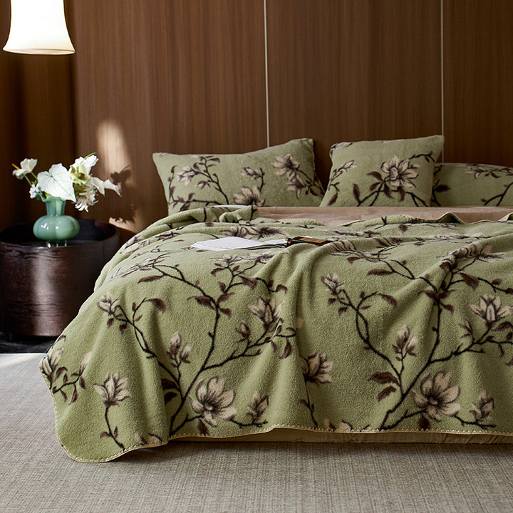 Decorative Flannel Bedspread Kalsten