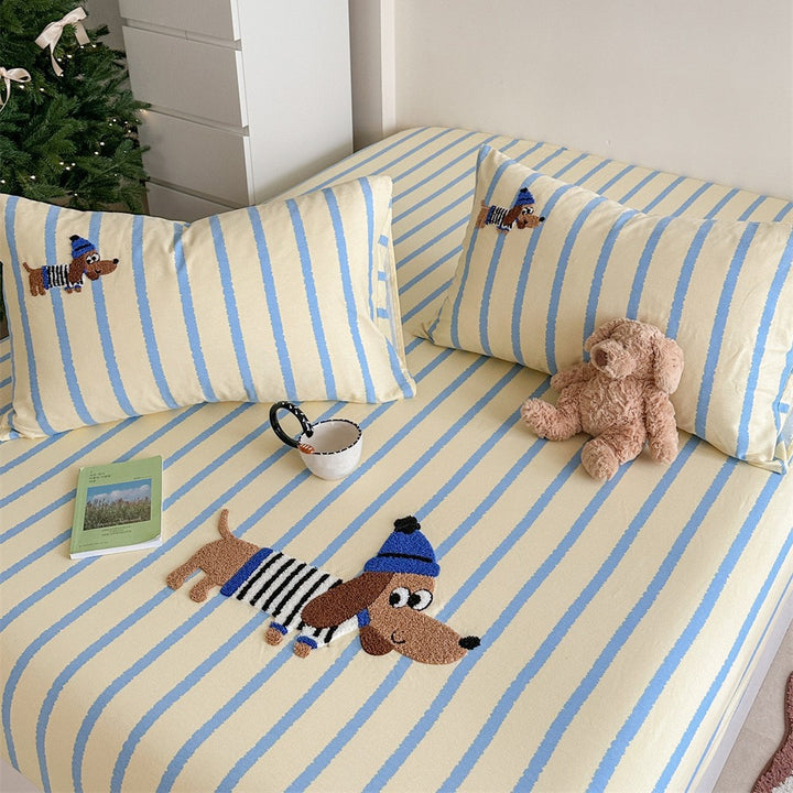 Checked cotton bedding set with embroidered bear appliqué and fitted sheet