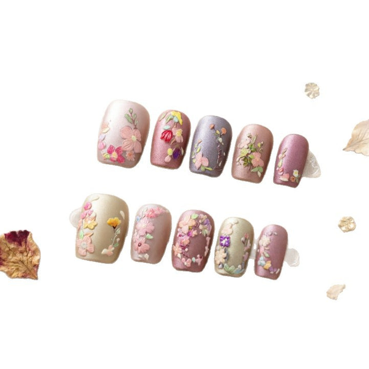 Art nail design with floral motifs Kalsten