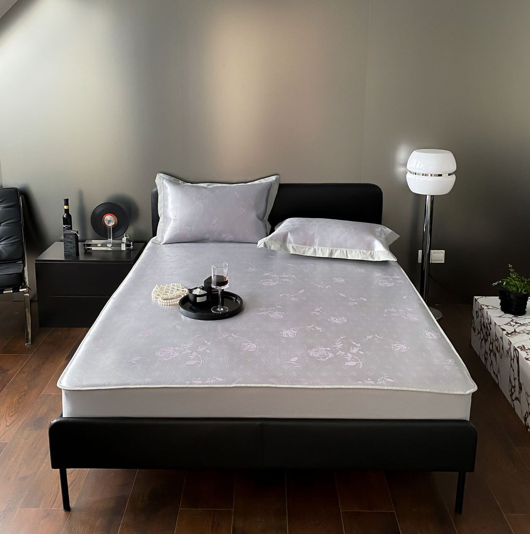 Quilted mattress topper with jacquard pattern and non-slip base