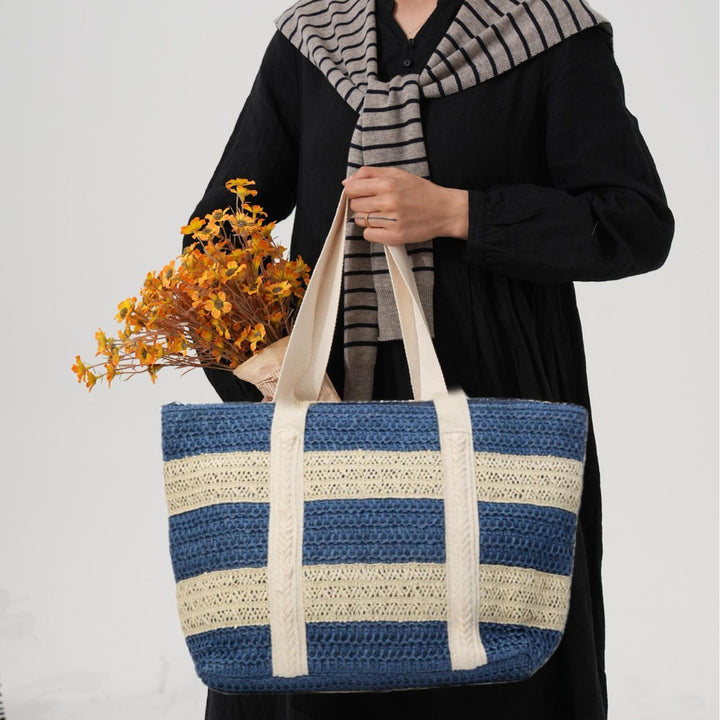 Beach bag made of sustainable natural material with structured design Kalsten