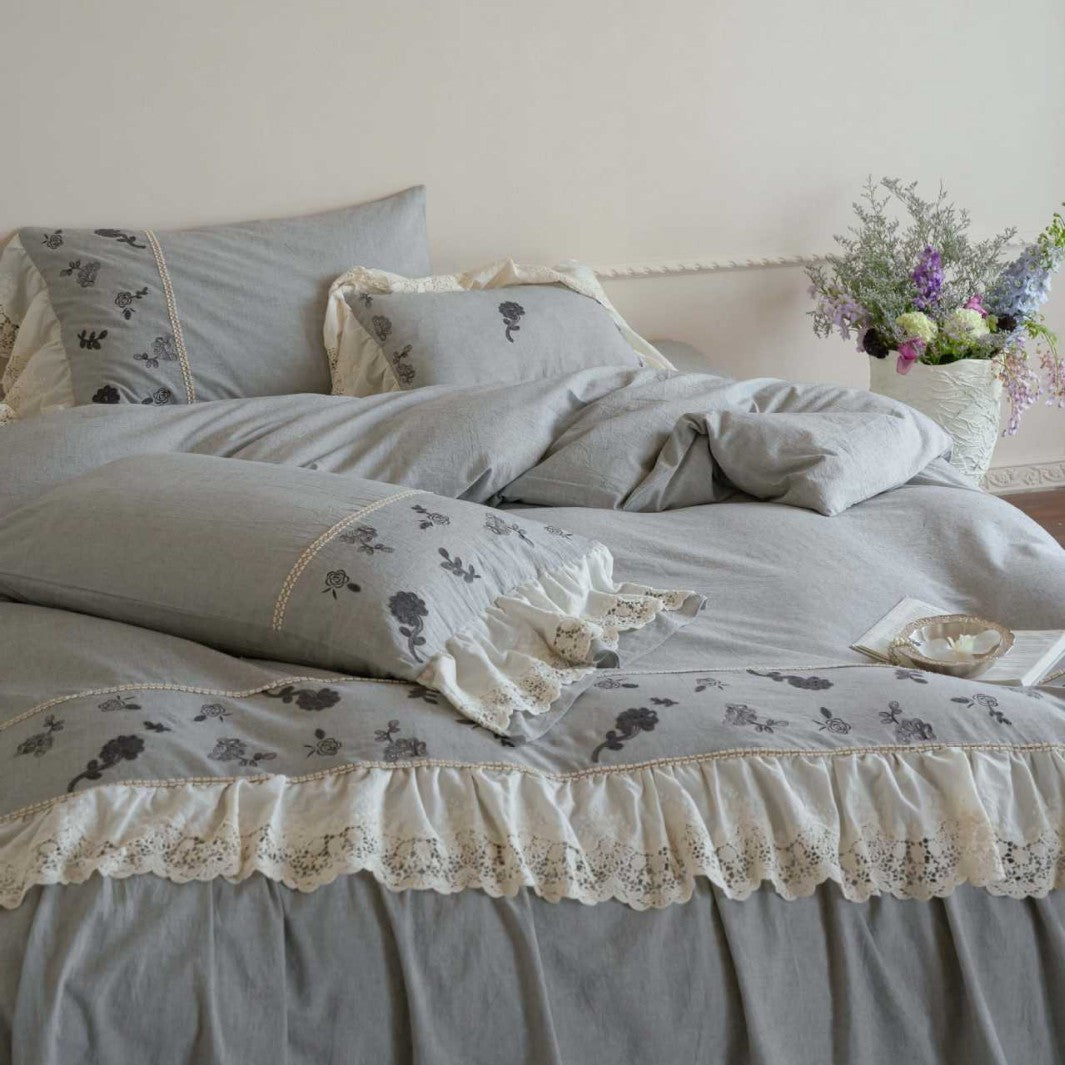 Luxurious cotton-linen bedding set with lace ruffle and floral embroidery