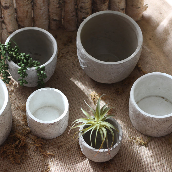 Decorative plant container made of handmade ceramic with leaf pattern Kalsten