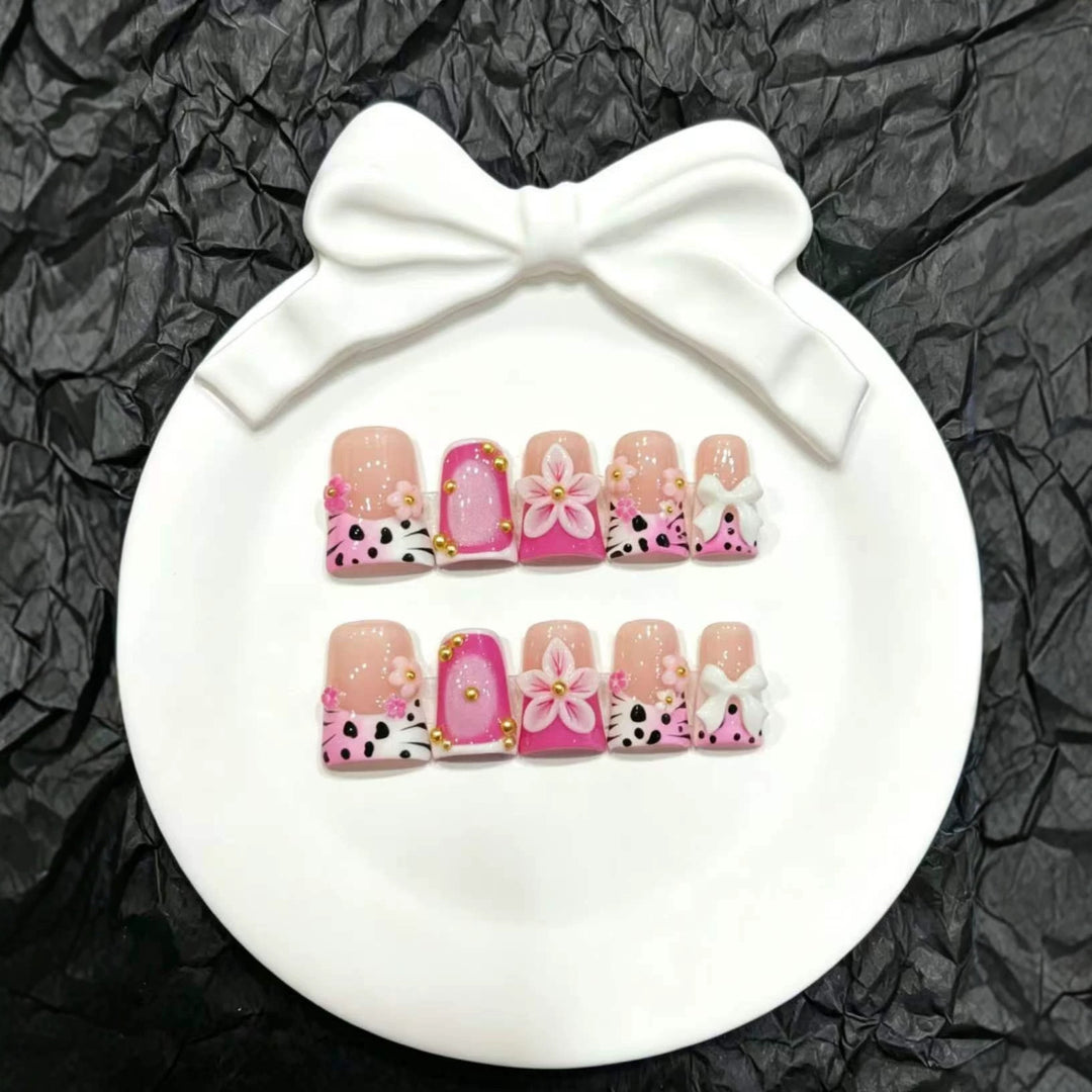 Artistic Floral-Themed Press-On Nail Art Set