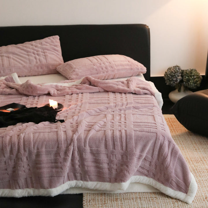 Reversible cozy bedspread set with Sherpa lining and textured check pattern