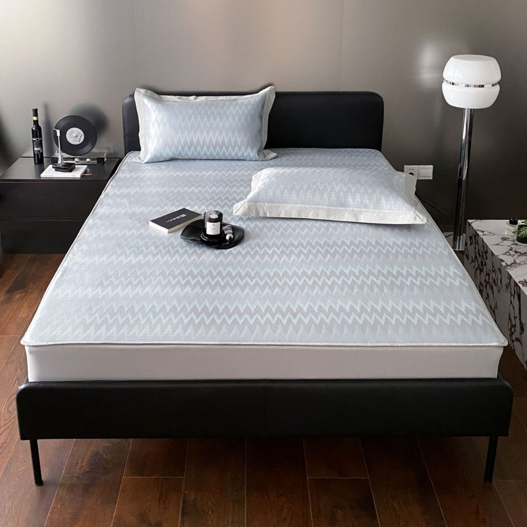 Quilted mattress topper with jacquard pattern and non-slip base
