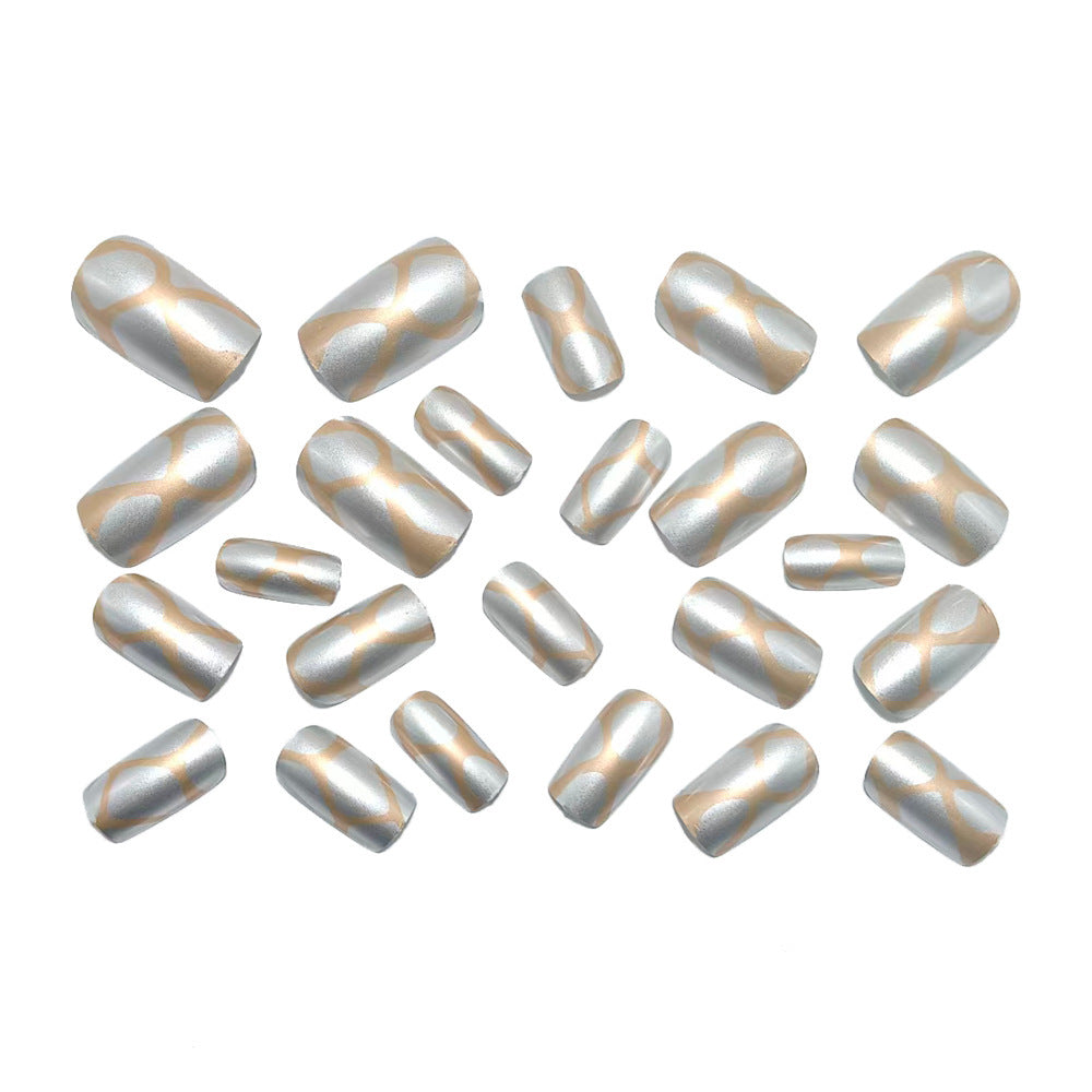 Elegant Artificial Nails with Metallic Design Kalsten
