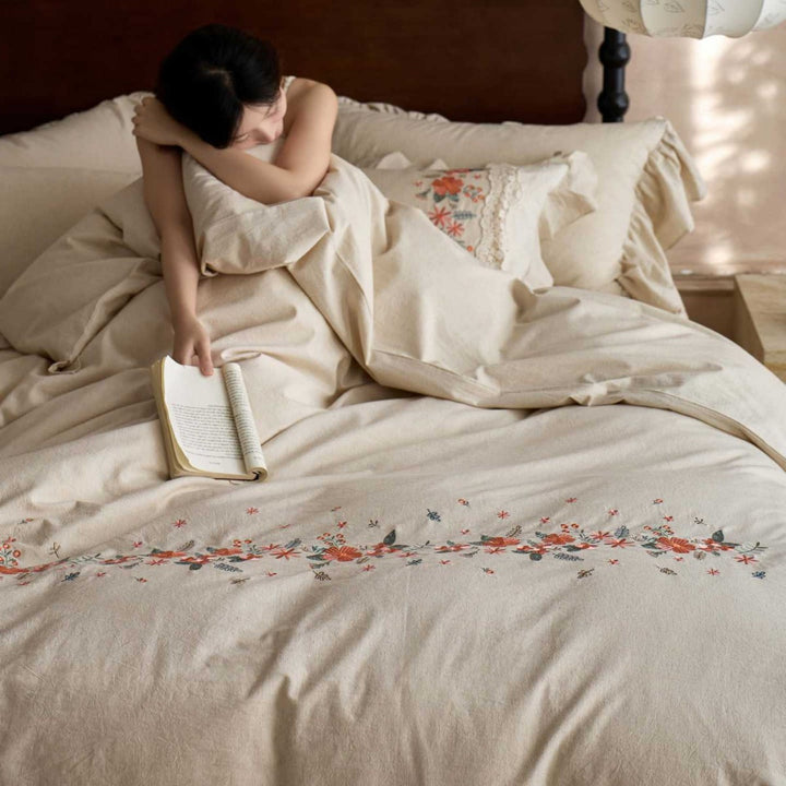 Duvet cover set made of cotton-linen with embroidered folklore flower motif, lace trim and frill