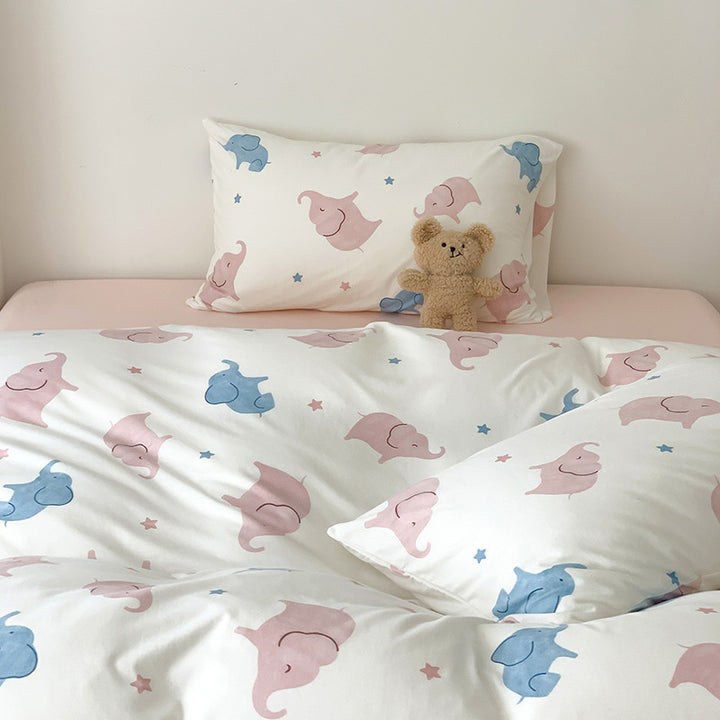 Baby and toddler bedding set made of soft cotton percale with cheerful elephant design