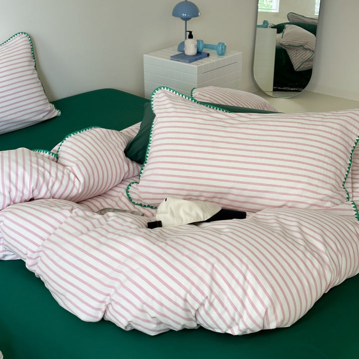 Striped cotton percale bedding set with contrasting decorative piping