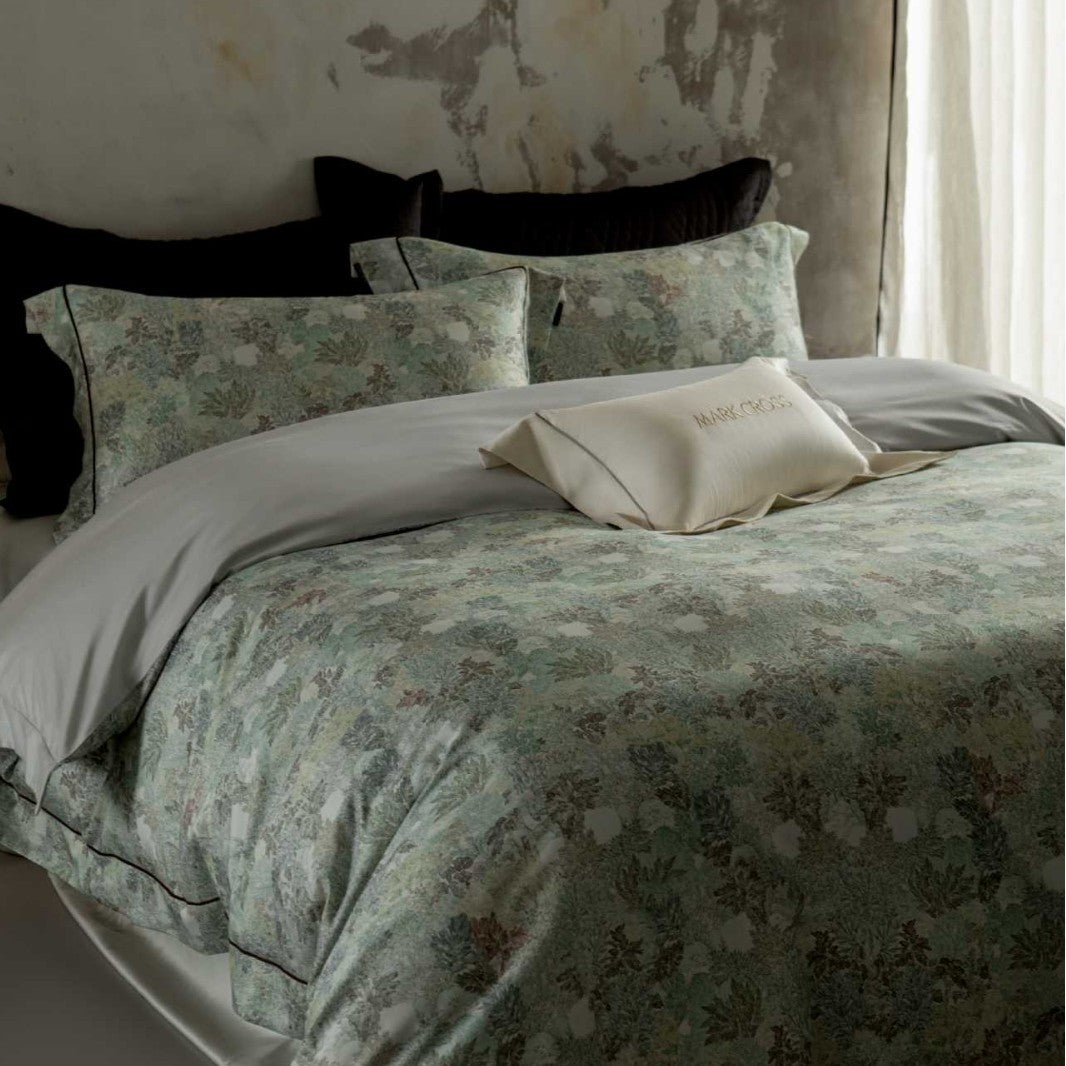 Bed linen set with subtle leaf and feather jacquard made of cotton percale