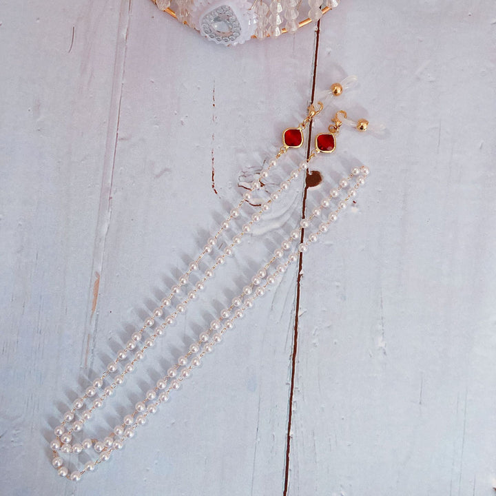 Elegant pearl necklace with golden accents Kalsten