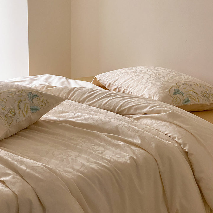 Luxurious jacquard bedding set made of cotton satin with comforter and embroidered pillowcases