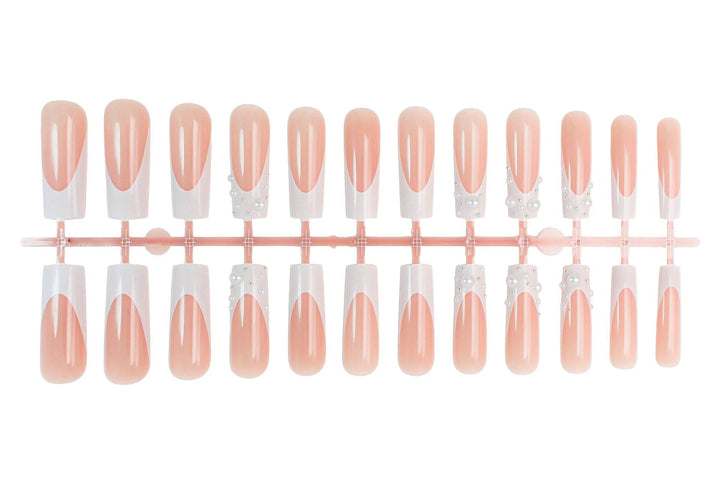 Artificial nails with elegant pearl accents Kalsten