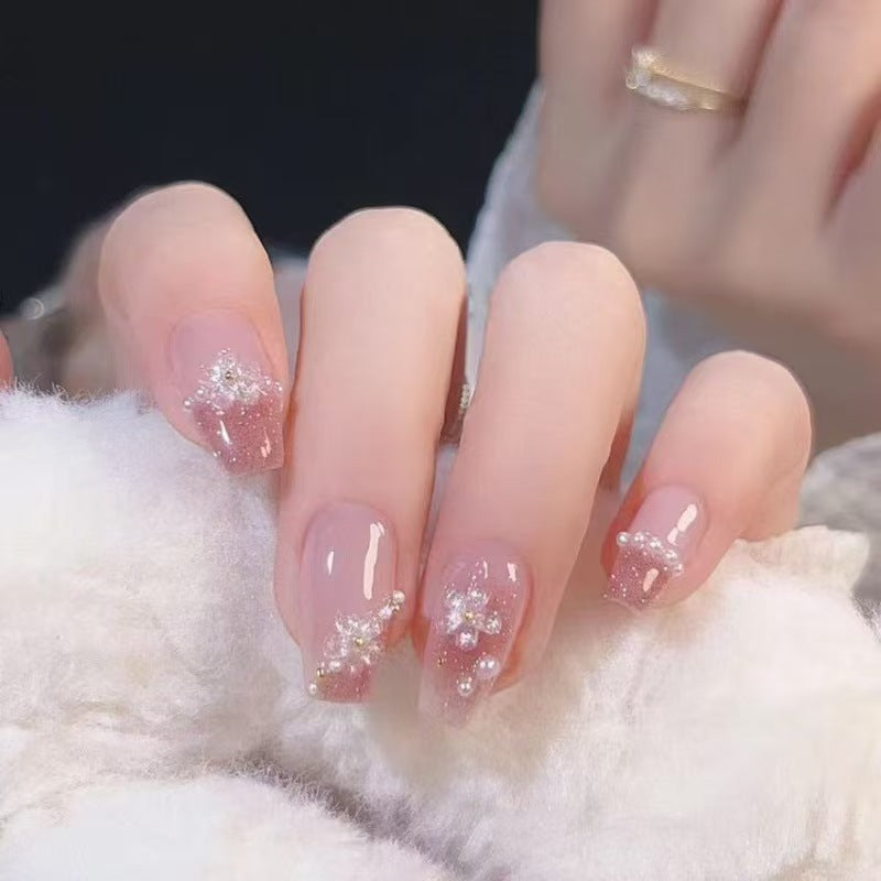 Artificial nails with floral accents Kalsten