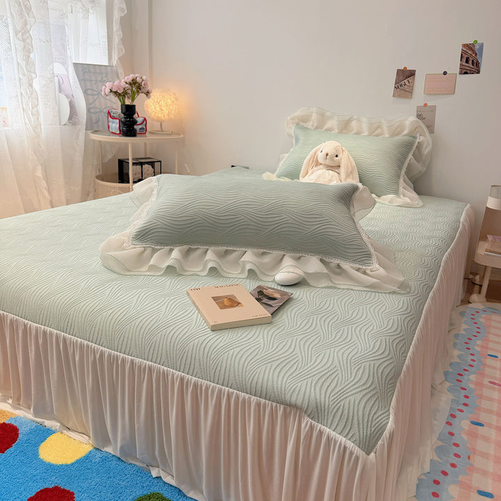 Quilted bedspread with ruffle and delicate floral quilting