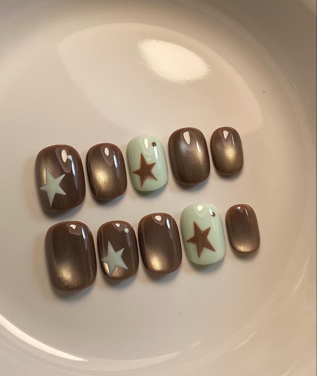Artistic Press-On Nail Art Set with Star and Grid Designs