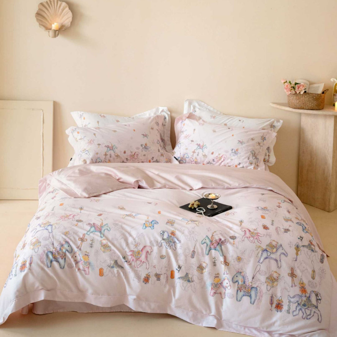 Children's bedding set with pastel-colored fairy tale print