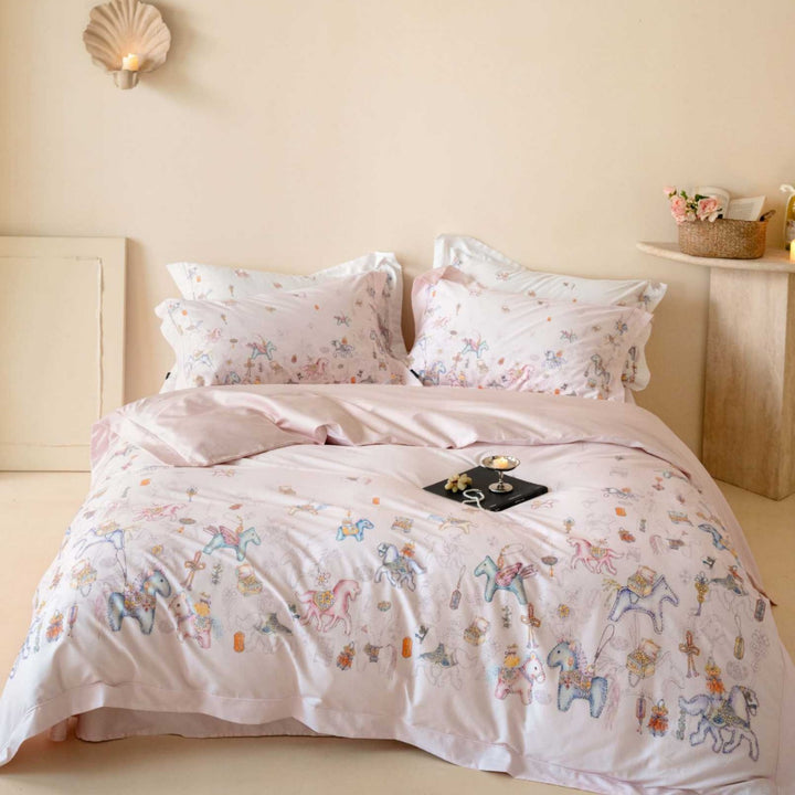 Children's bedding set with pastel-colored fairy tale print