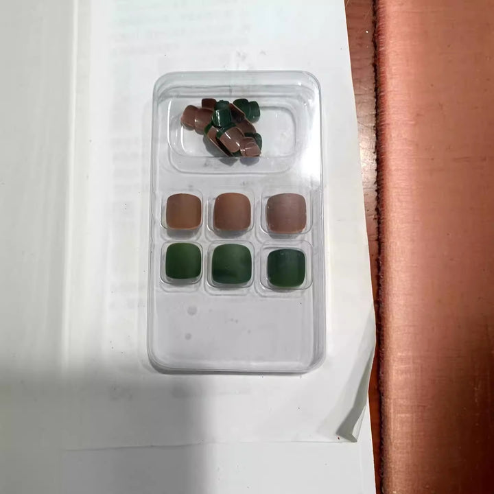 Decorative Press-On Nail Set Kalsten