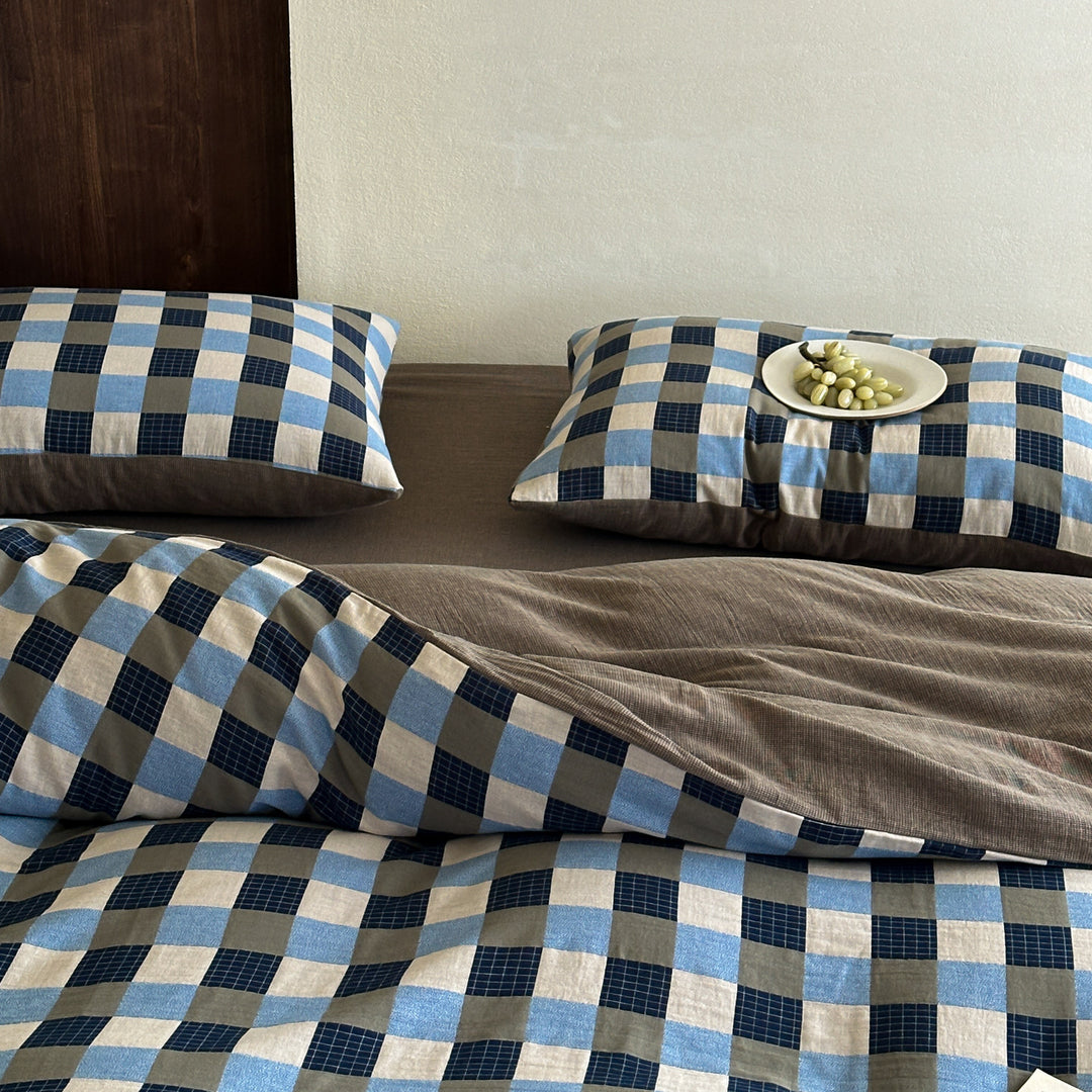 Checked cotton satin bedding set with textured check pattern and quilted bedspread